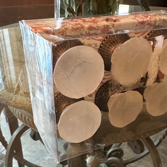 New in Box Set of 6 Frosted Glass Drawer Drawer Pulls - Picture 10 of 13